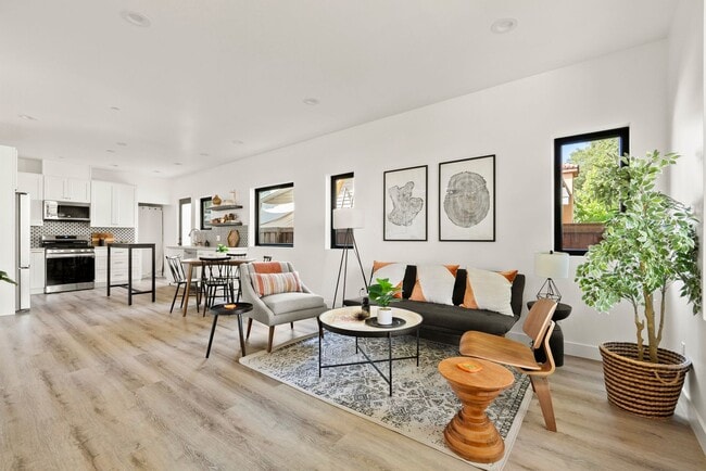 Photo - 8929 Hubbard St