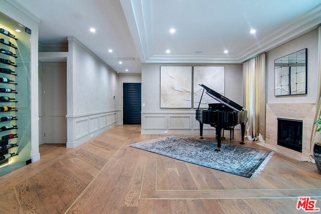 Photo - 418 N Poinsettia Pl