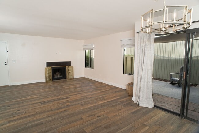 Photo - 22109 Burbank Blvd