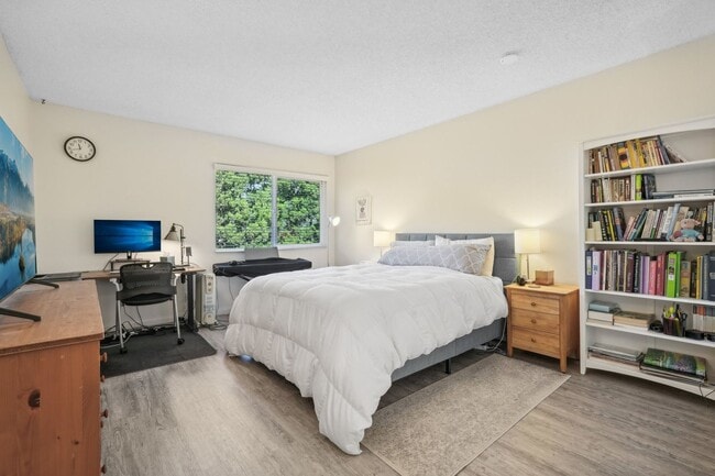 Photo - Upstairs Bright 2 bedroom Condo