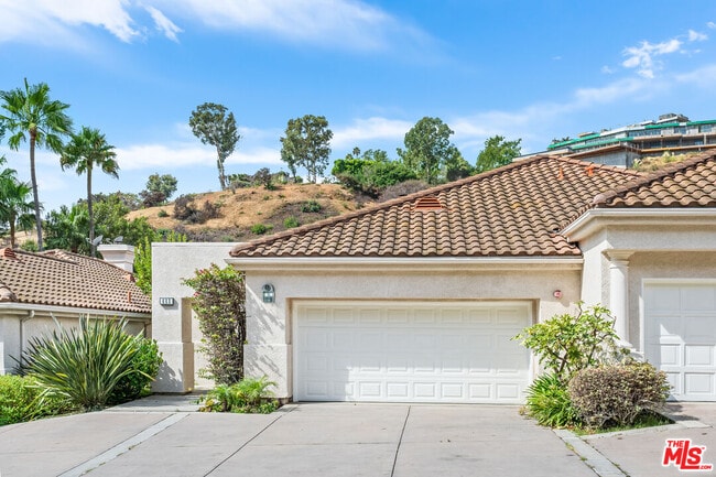 Photo - 602 Palisades Dr Townhome