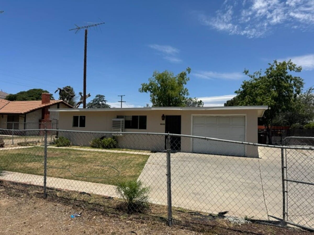 Photo - Beautifully renovated 2 bedroom home is now available for rent!