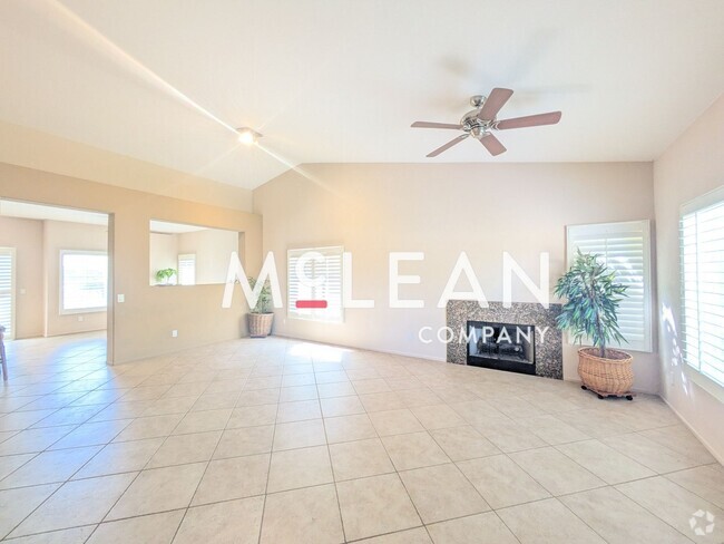 Building Photo - Stunning 3 Bedroom Home with Private Pool ...