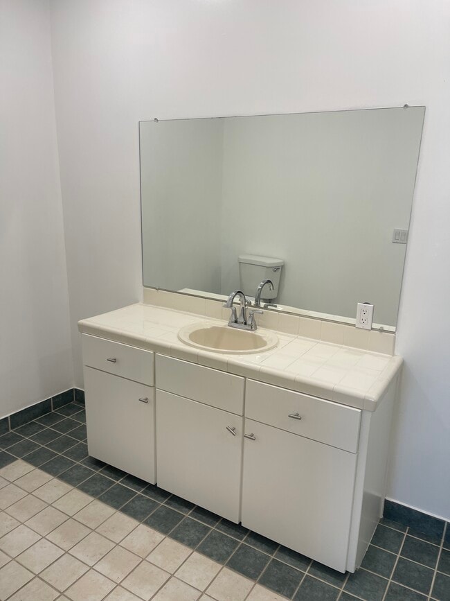 Photo - 7763 Melrose Ave Apartments Unit 2