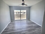 Photo - 325 E Surfside Dr