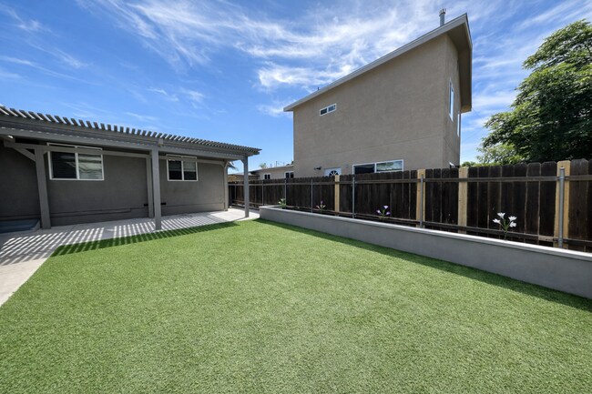 Photo - Private Turfed Yard! Large 5 Bed / 3 Bath House on Dorothy