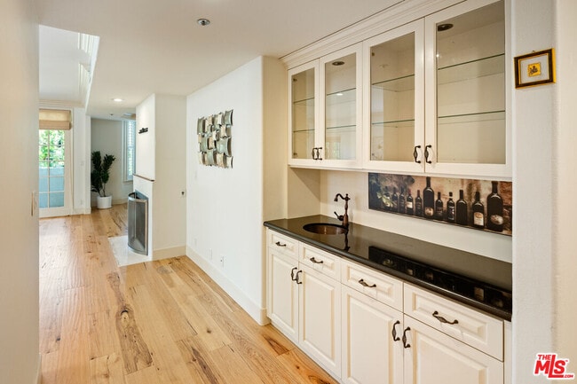 Photo - 575 S Barrington Ave Unit 305