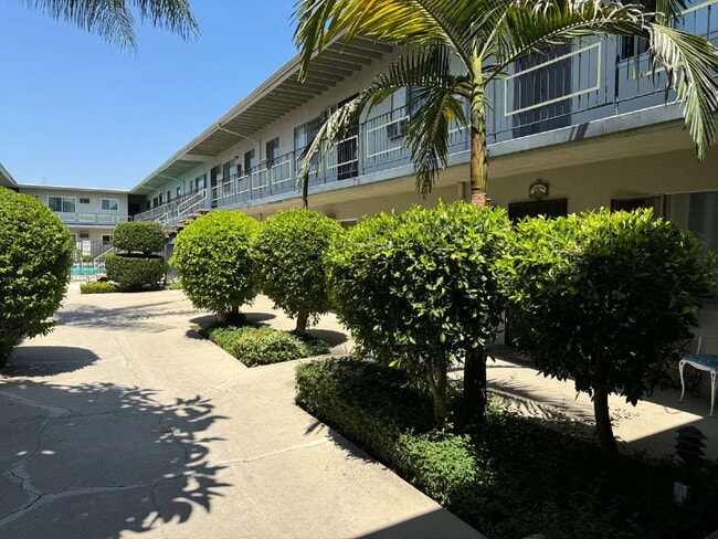 Newly remodeled studio in a gated building... - Newly remodeled studio in a gated building... Unit 29