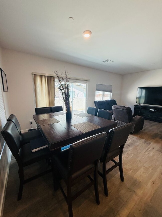 Photo - 748 Lincoln Pl