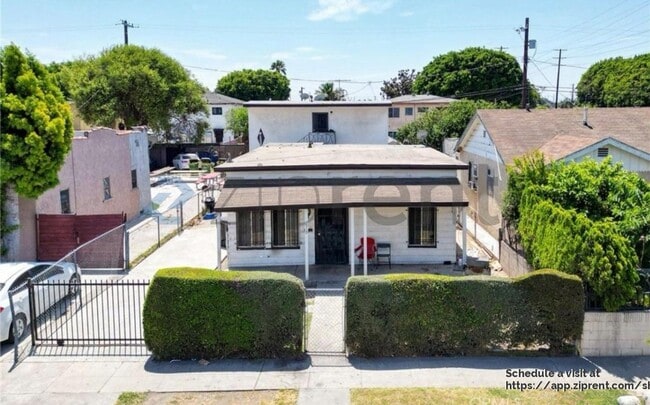 Building Photo - 910 E 90th St