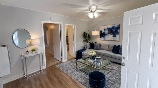 Building Photo - LB1409 (OWNER APPROVAL) Unit 1409