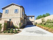 Photo - 586 McFadden St