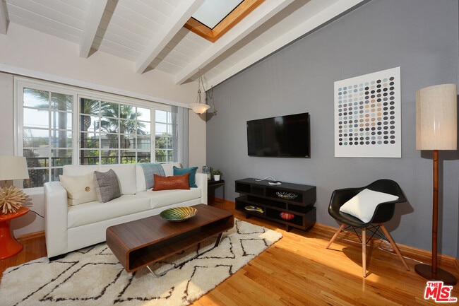 Building Photo - 313 Mildred Ave Unit 15