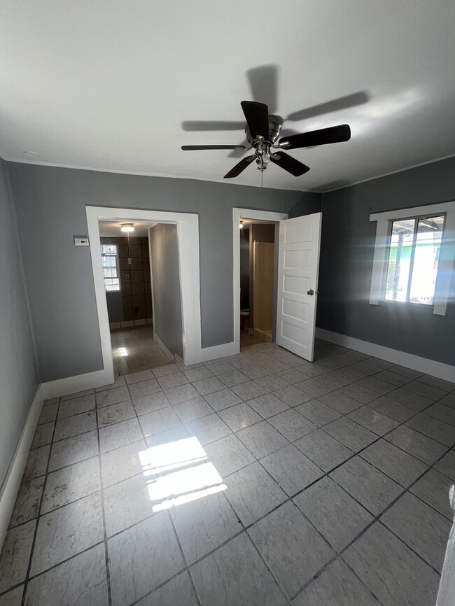 Building Photo - Cozy 2 Bedroom 1 Bathroom