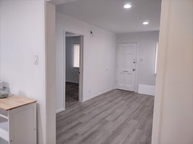 Livingroom - 202 N Florence St Unit 202