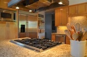 Built in appliances. - 725 1/2 W Pine Ave House