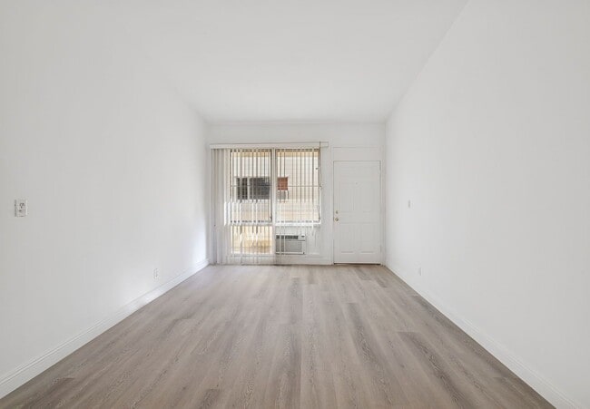Photo - 333 Rexford Dr Unit 5