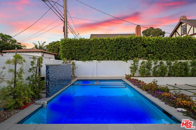 Photo - 213 N Palm Dr