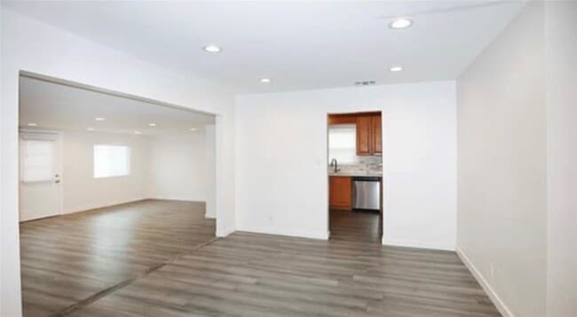 Photo - 10920 Mather Ave