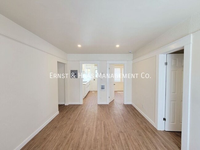 Photo - 154 E Eagle St Unit 02