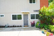 Photo - 10854 Morrison St