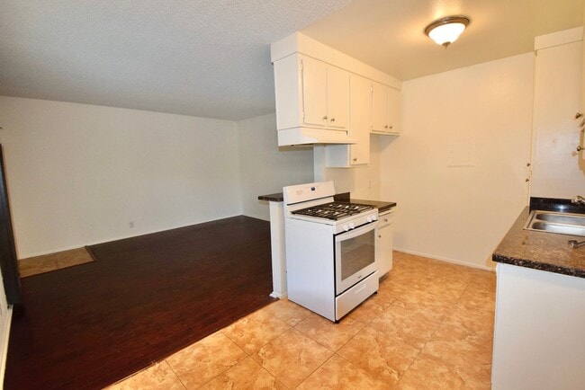 Photo - 7101 Haskell Ave Unit 06