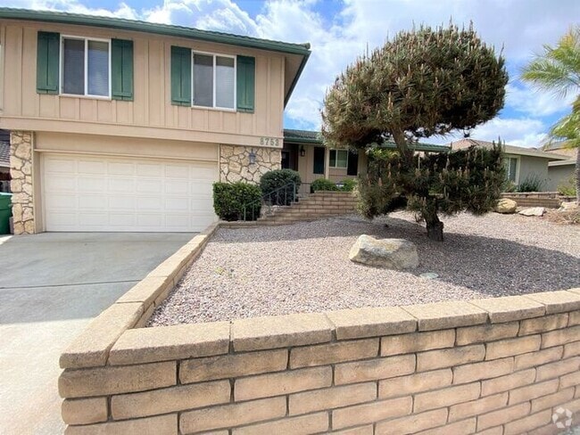 Building Photo - 4 bedroom 2.5 bath recently renovated home...
