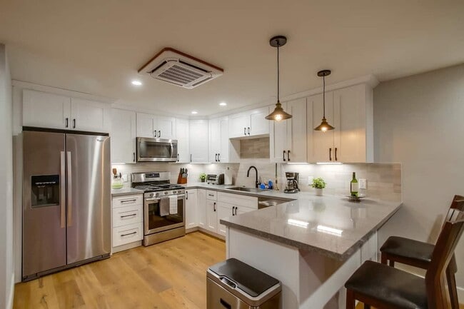 Photo - 747 Island Ct