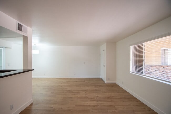 Photo - 6401 Riverton Ave Unit 104