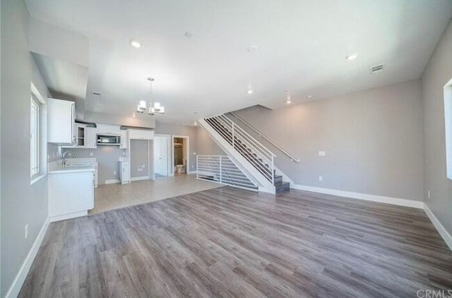 Photo - Beautiful 4 bed 4 bath unit in Gardena 90247!