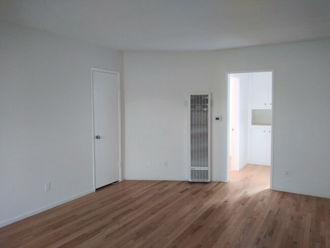 Photo - 417 Bay St Unit #3