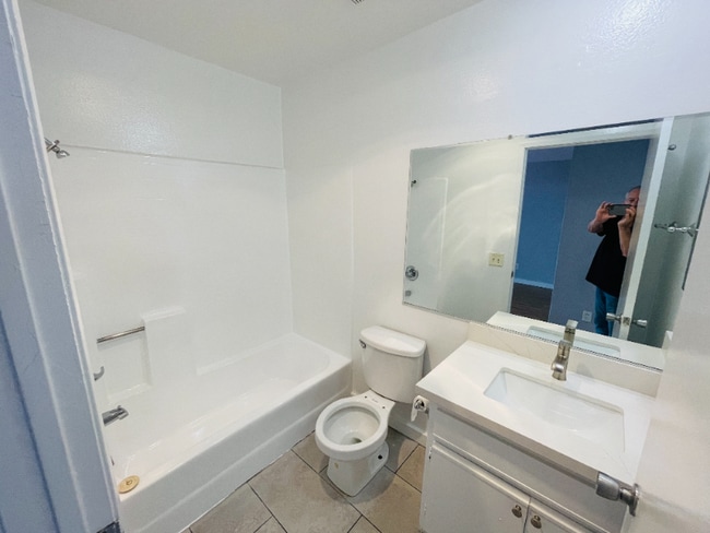 Photo - 7044 Hawthorn Ave Unit 111