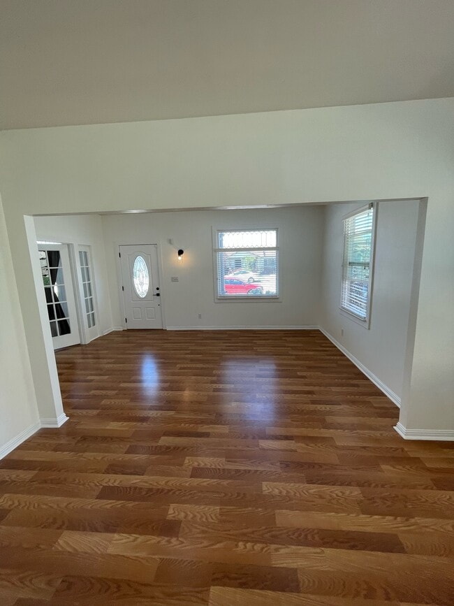 Photo - 1110 W 164th St