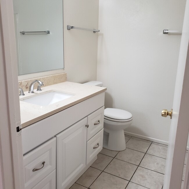 Hall bath - 32305 Rancho Vista Dr Unit 4