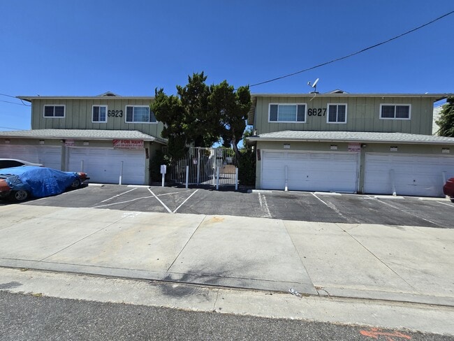 Photo - 6823 Hayvenhurst Ave Apartments Unit 6827#5