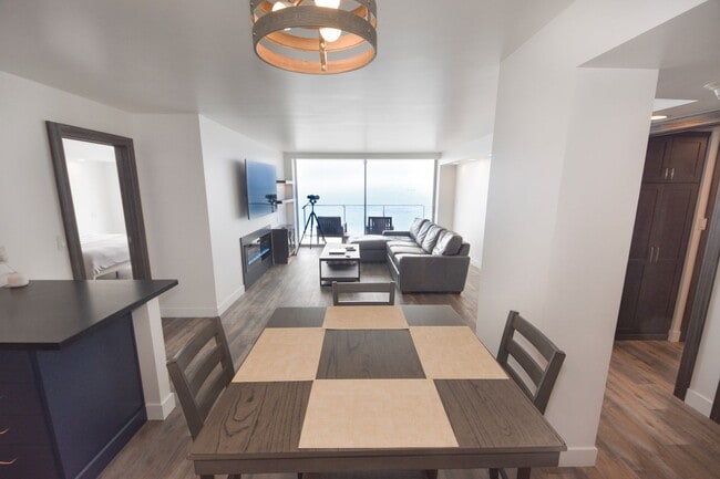 Building Photo - 1830 Avenida Del Mundo Unit Vacation Rental