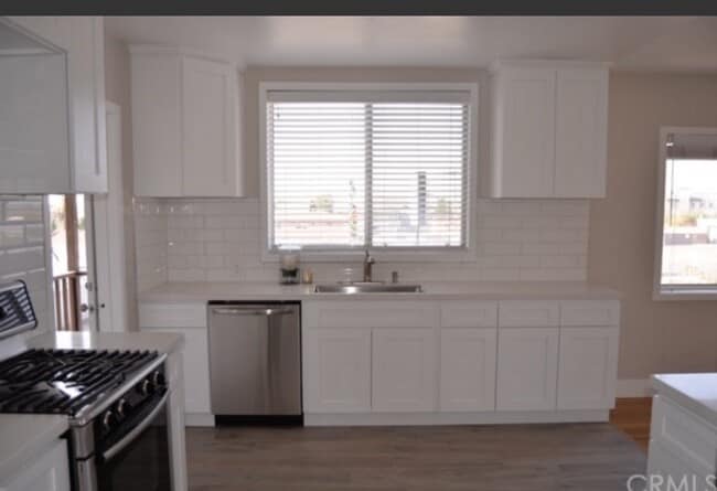 Modern kitchen - 820 9th St Unit 3 bed. fully furnished