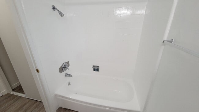 Photo - 15546 Vanowen St