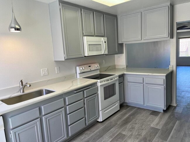 Photo - 47974 Oasis Ct