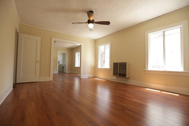 Building Photo - 116 N Catalina St Unit 116