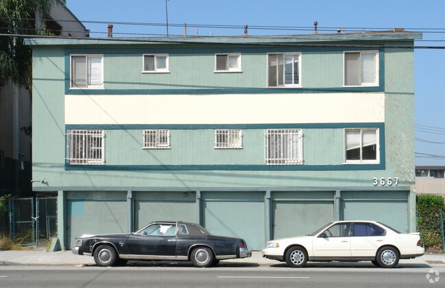 Photo - 3667 Overland Ave