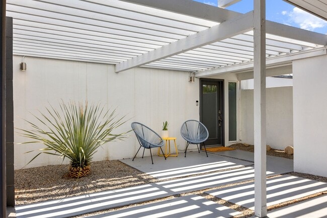 Photo - 915 E Racquet Club Rd