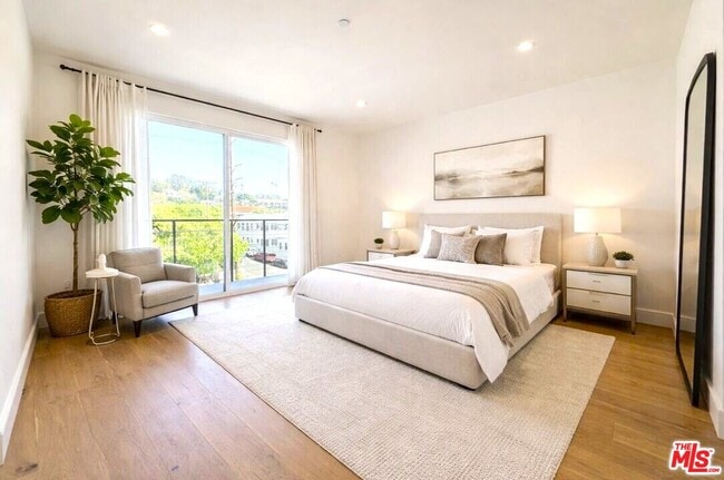 Photo - 6847 N Figueroa St