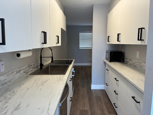 Photo - 4331 53rd St Unit Apt 15