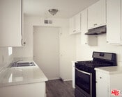 Photo - 16037 Vanowen St