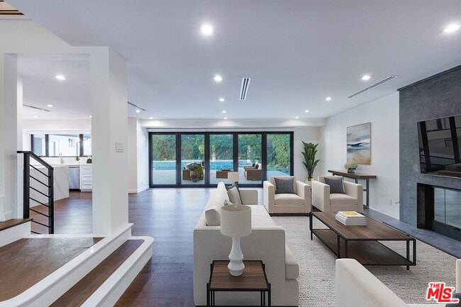 Photo - 24040 Killion St