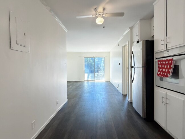 Photo - **1139 E Ocean Blvd #301 Long Beach** Upstairs 1 bedroom 1 bath !!2 weeks free OAC!! Unit 301