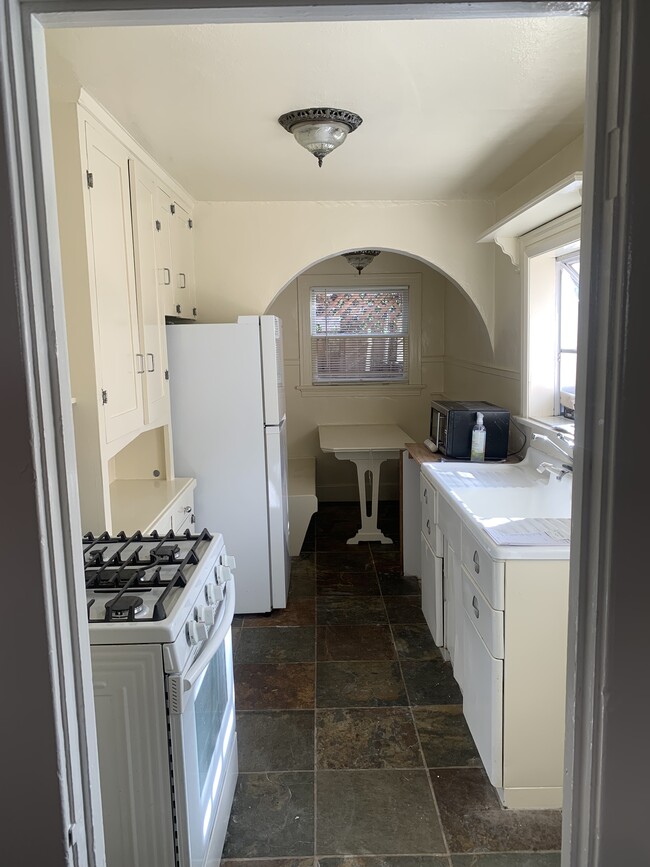 Building Photo - 3728 E 5th St