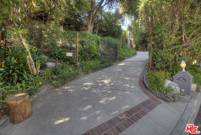Photo - 2761 Hutton Dr