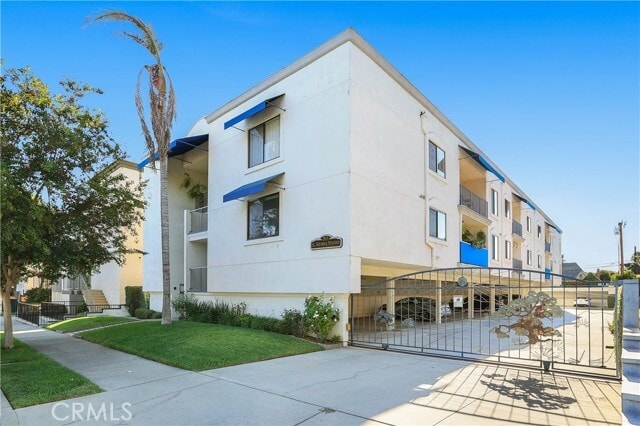 Building Photo - 285 S Sierra Madre Blvd Unit D